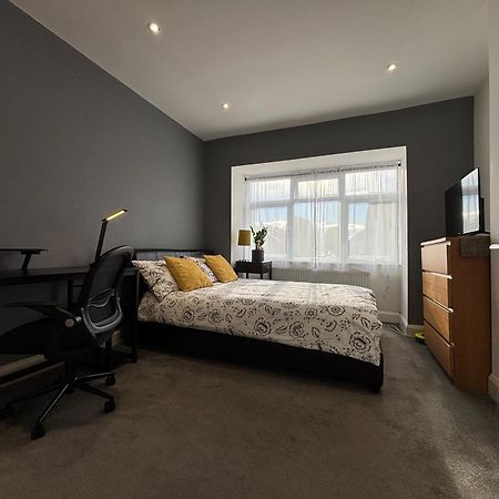 ホテル Entire House Floor Perfect For Couples & Freelancers - Available For Single Too ロンドン エクステリア 写真
