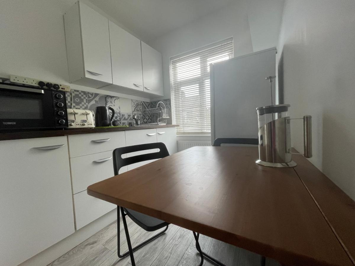 ホテル Entire House Floor Perfect For Couples & Freelancers - Available For Single Too ロンドン エクステリア 写真