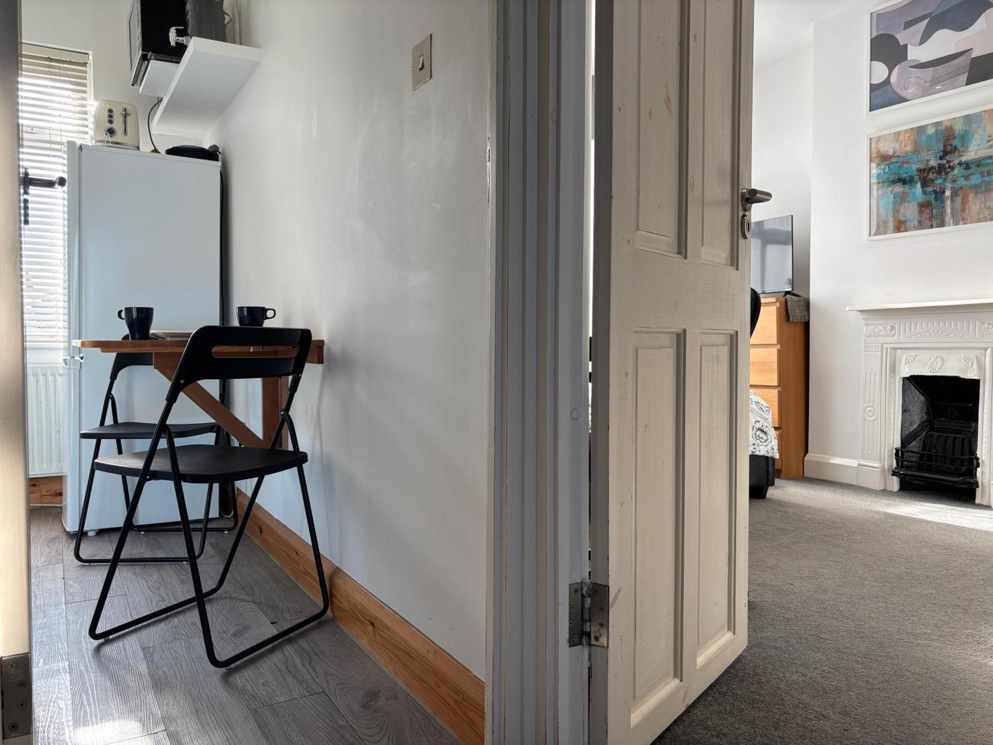 ホテル Entire House Floor Perfect For Couples & Freelancers - Available For Single Too ロンドン エクステリア 写真